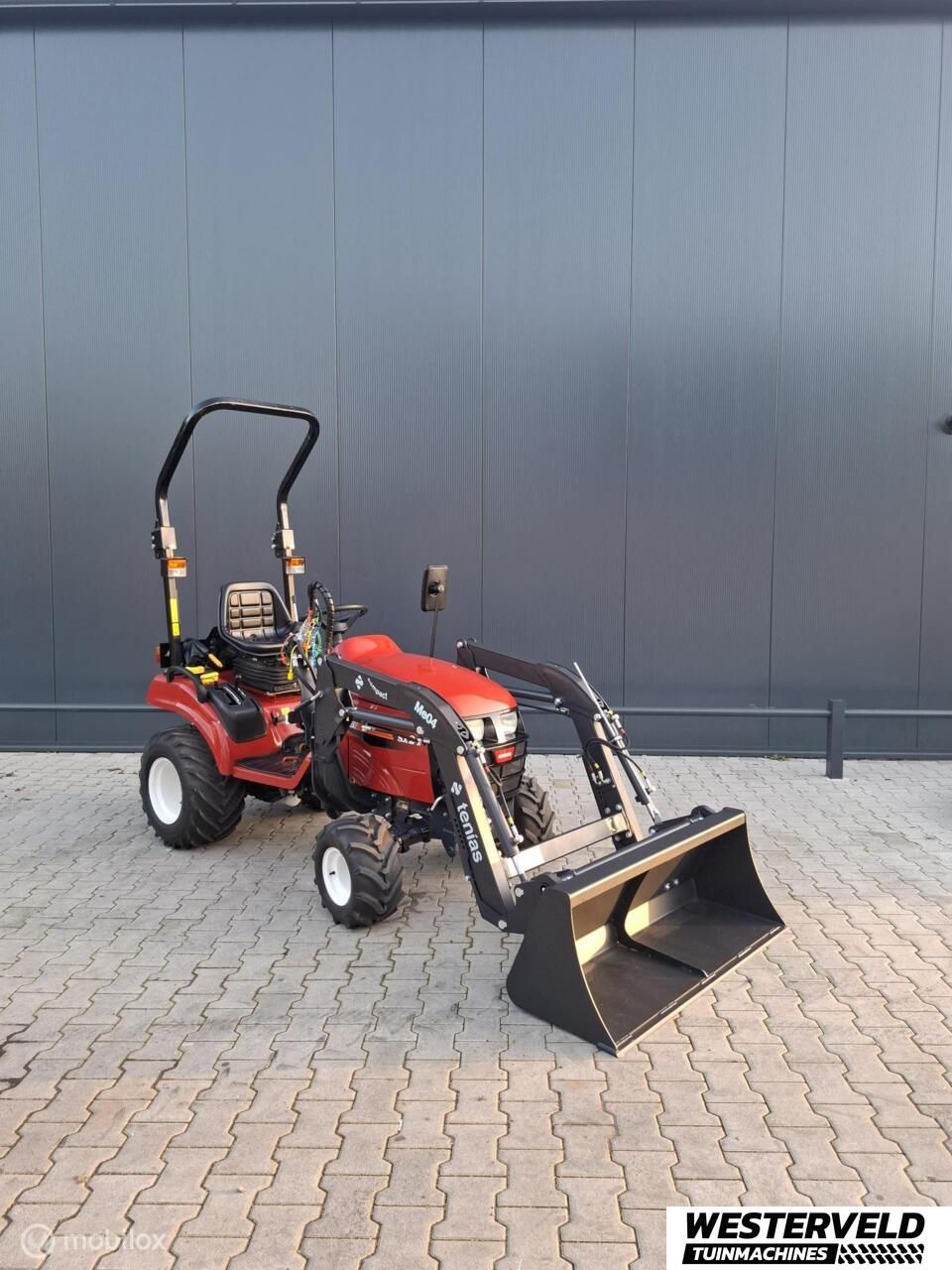 Jong gebruikte Shibaura SX 24 mini tractor met voorlader
