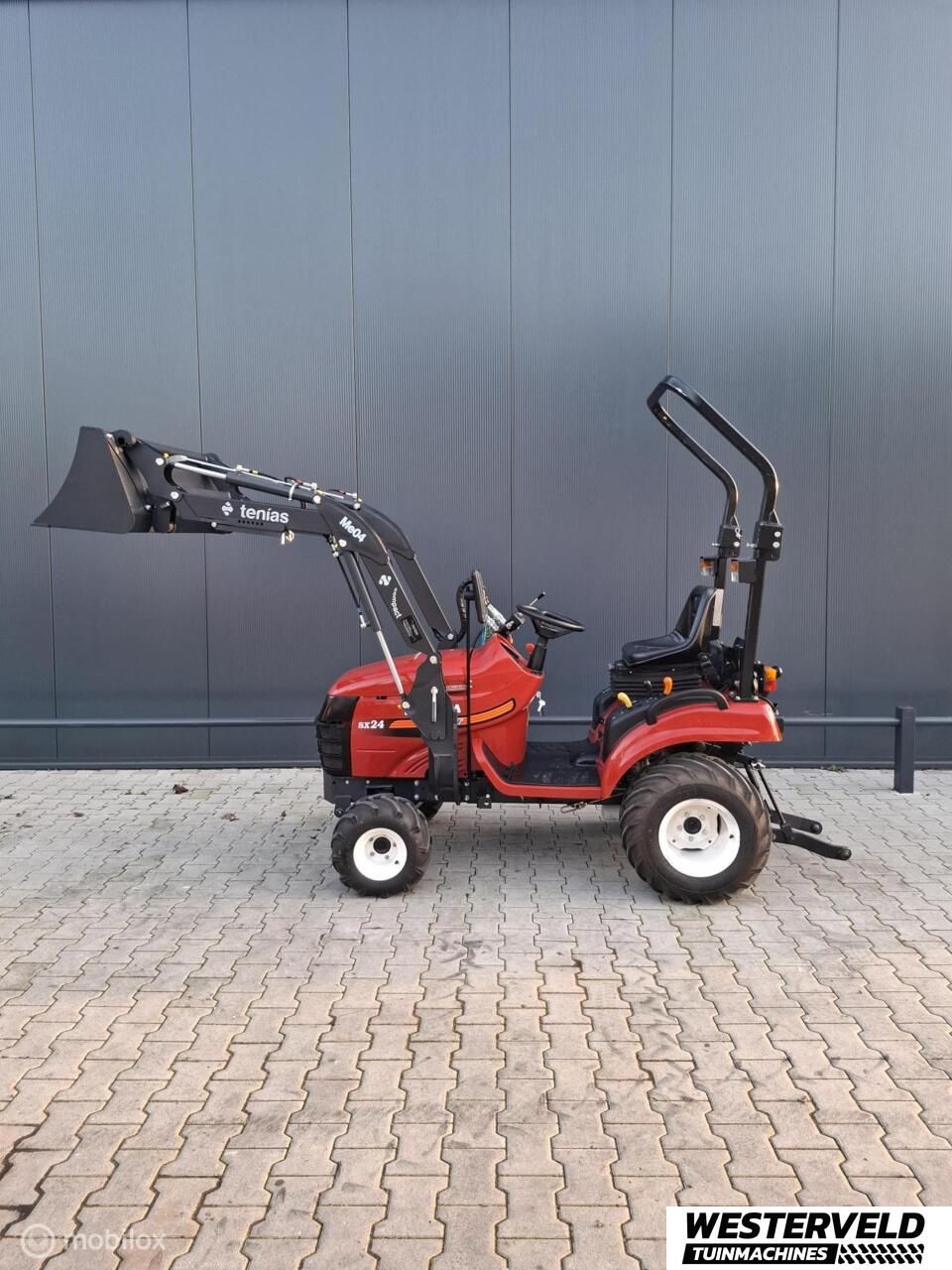 Jong gebruikte Shibaura SX 24 mini tractor met voorlader