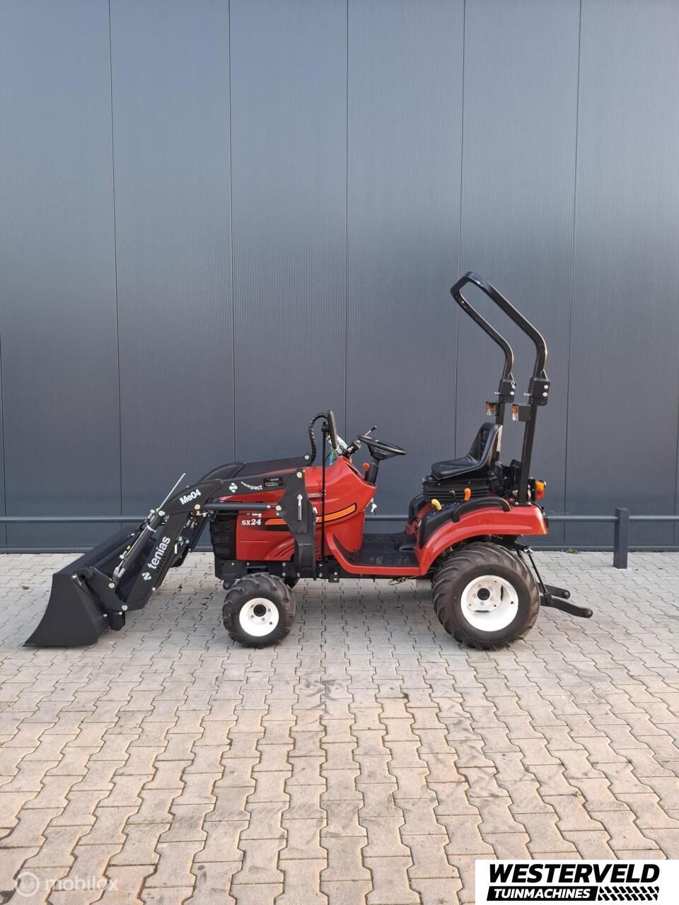 Jong gebruikte Shibaura SX 24 mini tractor met voorlader