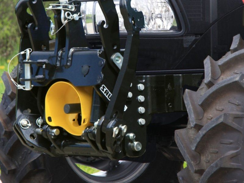 Case IH Farmall 75 A Med frontlift og vendegear og brede hjul.