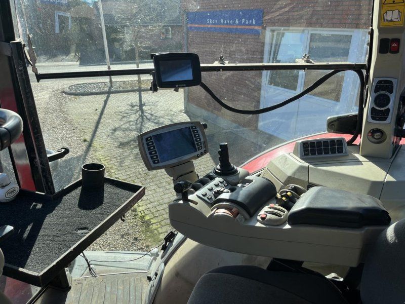 Massey Ferguson 8690.