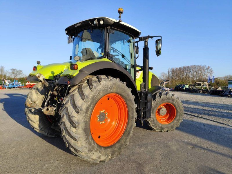 Claas AXION 810