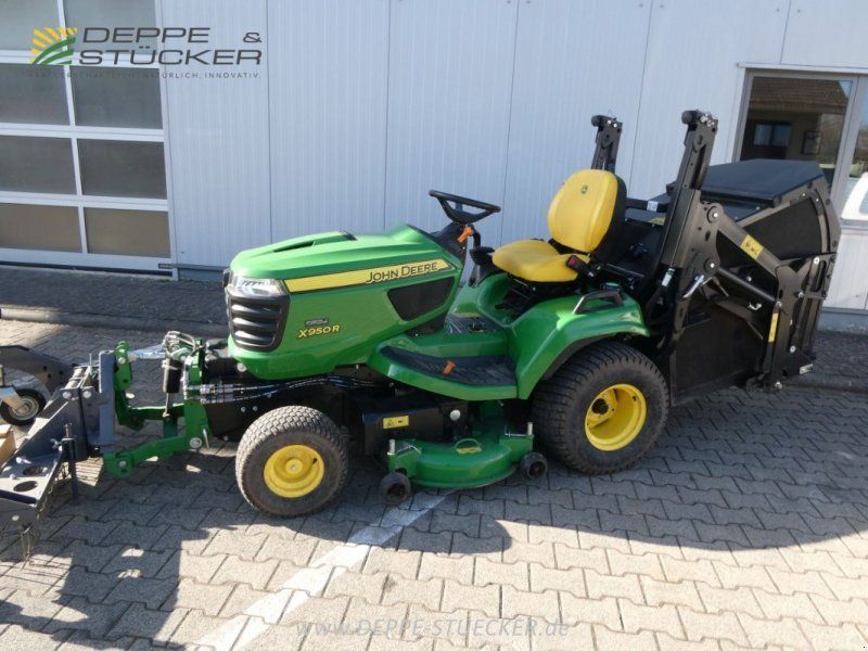 John Deere X950R mit Anbaugeräten