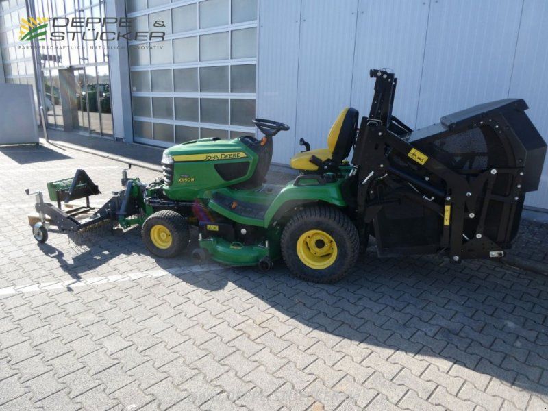 John Deere X950R mit Anbaugeräten