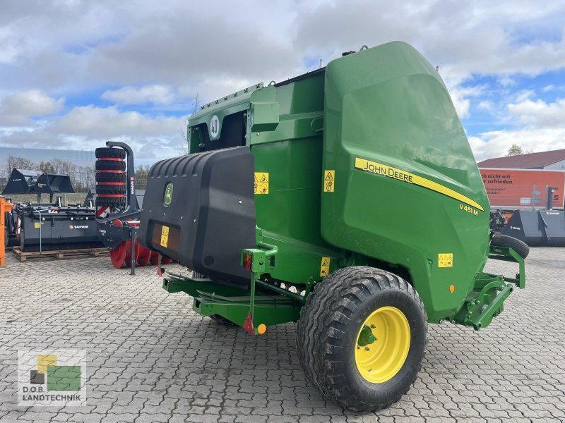 John Deere V451M