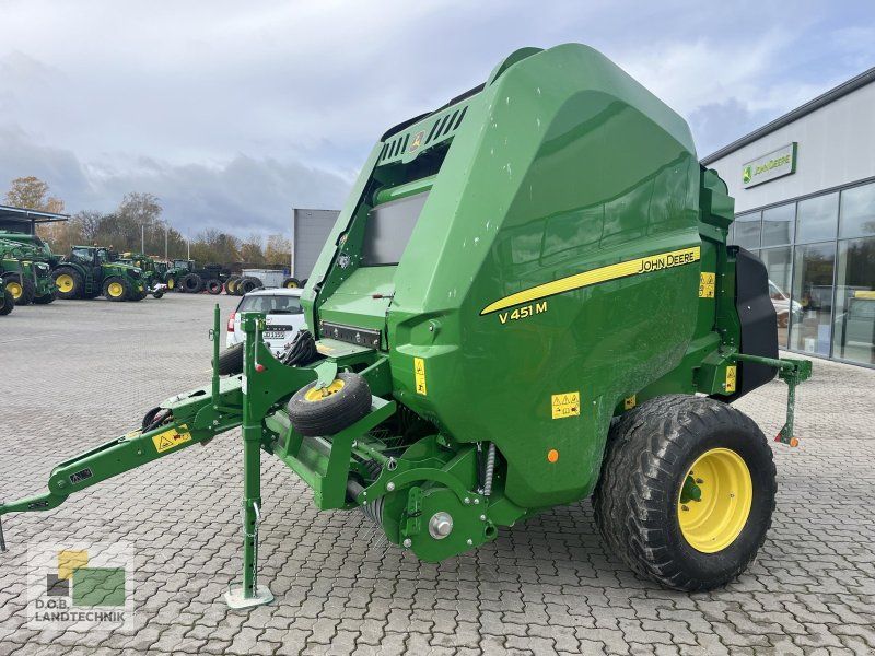 John Deere V451M
