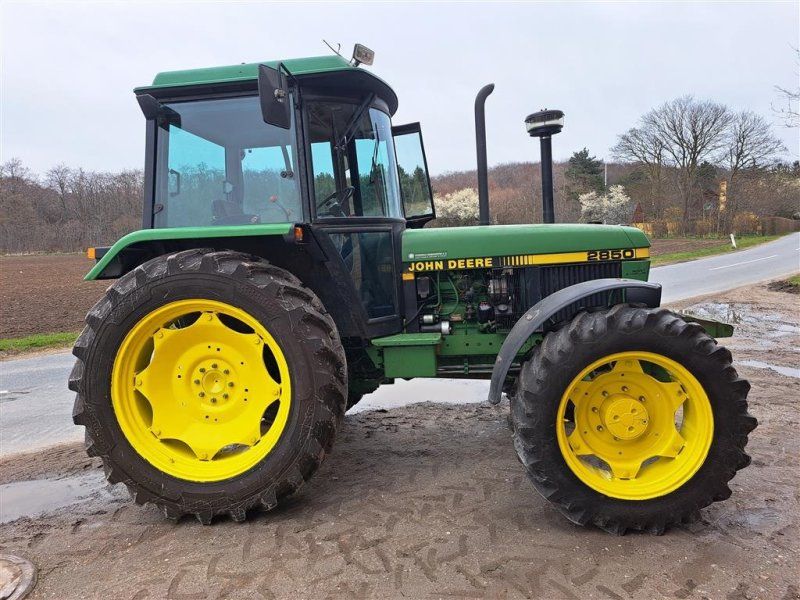 John Deere 2850  , 4 WD