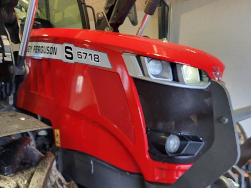 Massey Ferguson 6718S Dyna VT med frontlæsser Dyna VT clusive