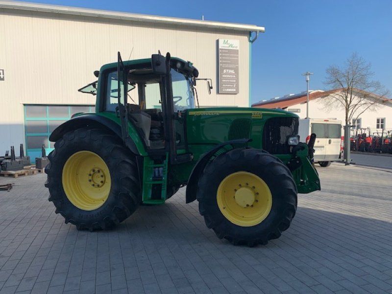 John Deere 6920