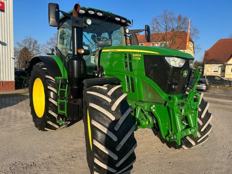John Deere 6250R