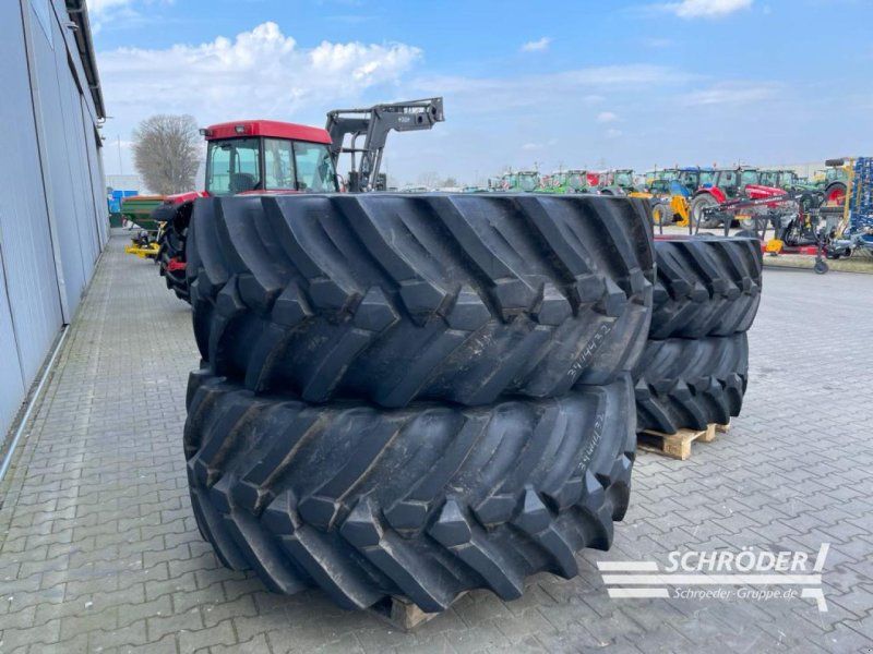 Fendt 2XVF600/700R30 + 2XVF710/70R42 NOKIAN