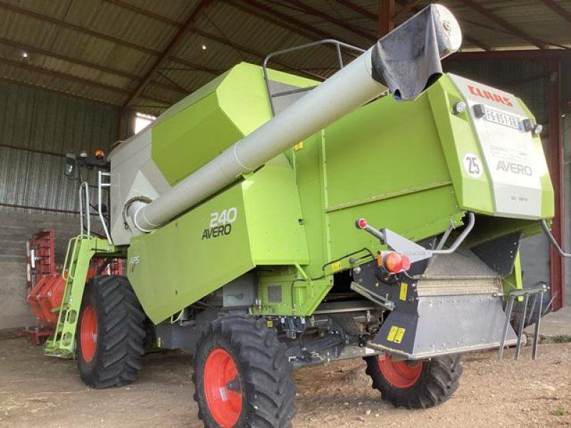 Claas Avero 240