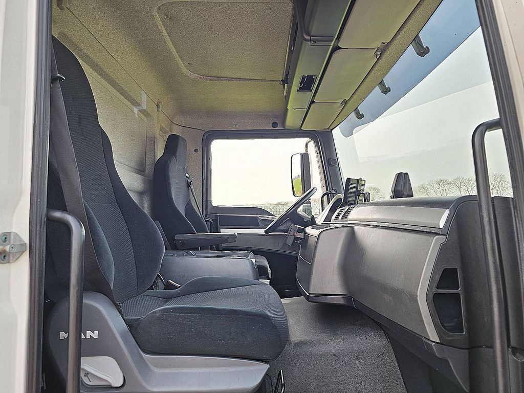 M.A.N. 26.340 TGM 6x2-4 frigo taillift