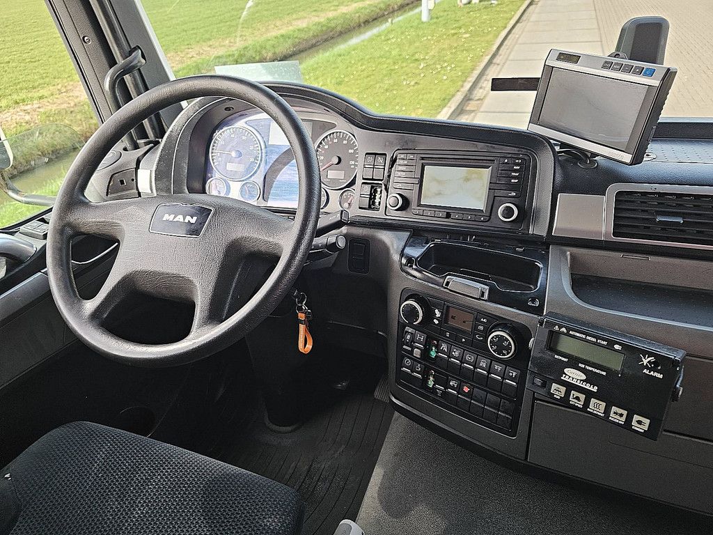 M.A.N. 26.340 TGM 6x2-4 frigo taillift