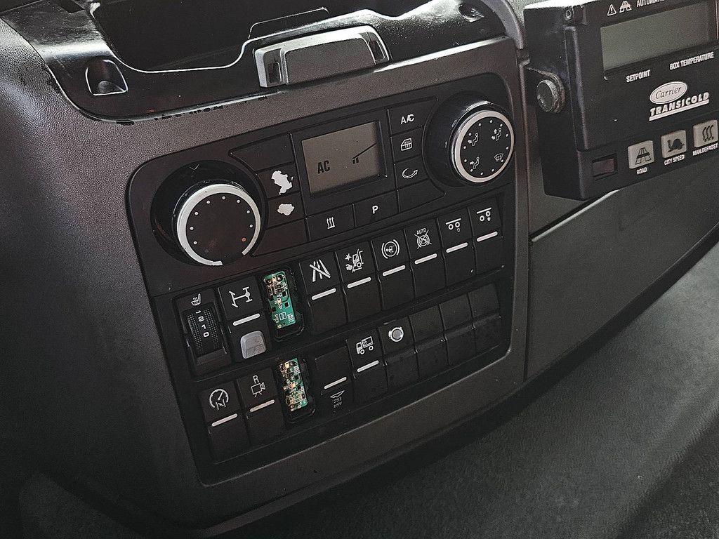 M.A.N. 26.340 TGM 6x2-4 frigo taillift