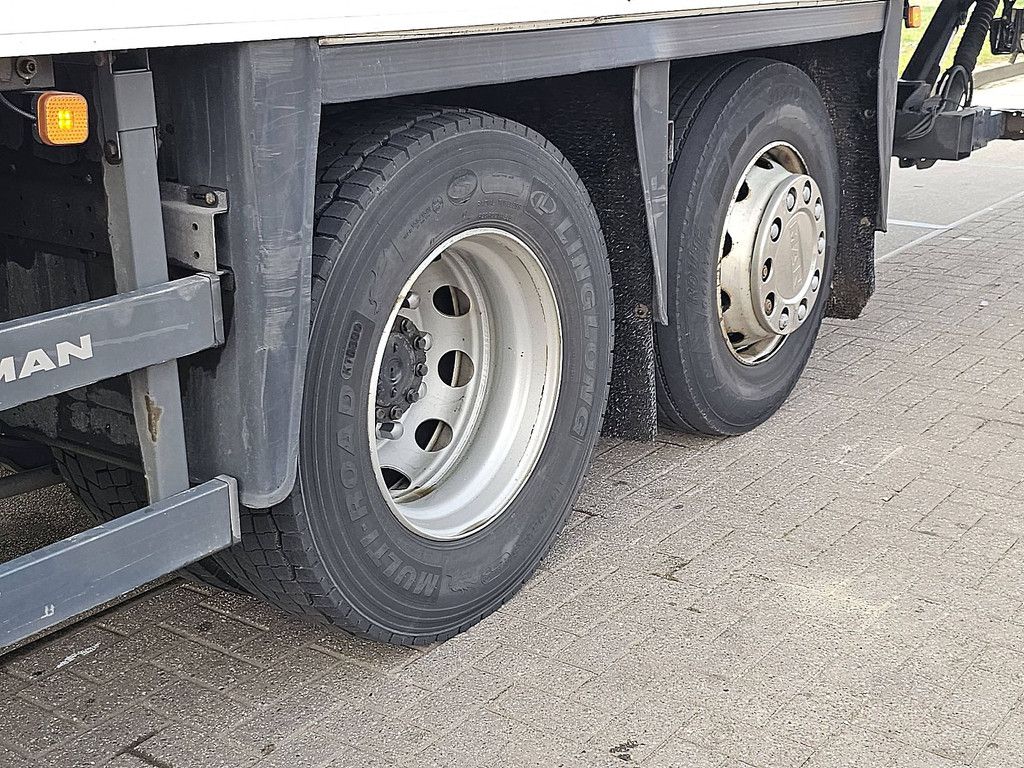 M.A.N. 26.340 TGM 6x2-4 frigo taillift