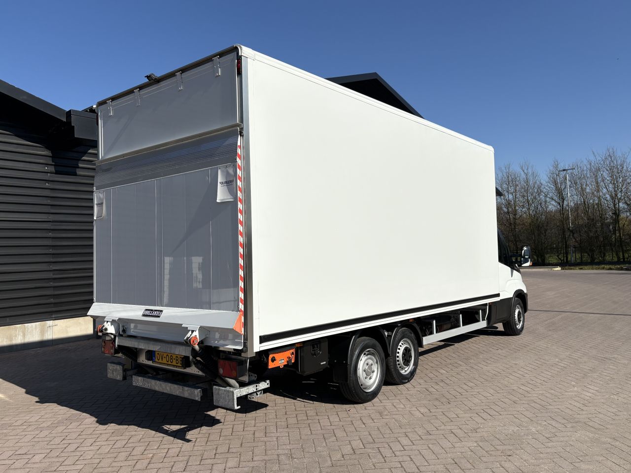 Be trekker Iveco Daily 35S18 Clixtar met laadklep 1000 kg (15 N1