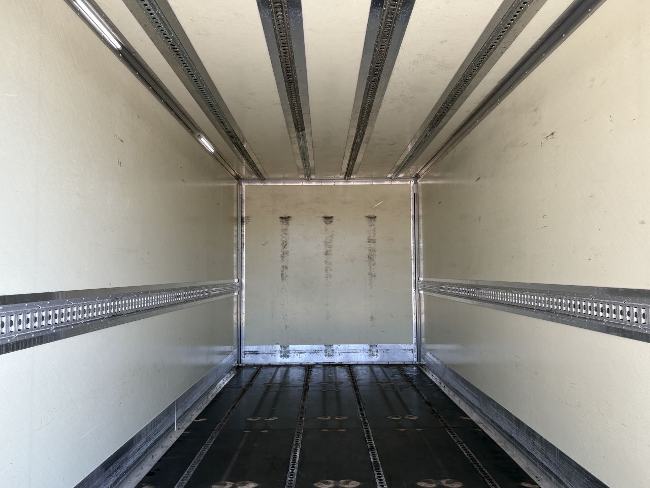 Be trekker Iveco Daily 35S18 Clixtar met laadklep 1000 kg (15 N1