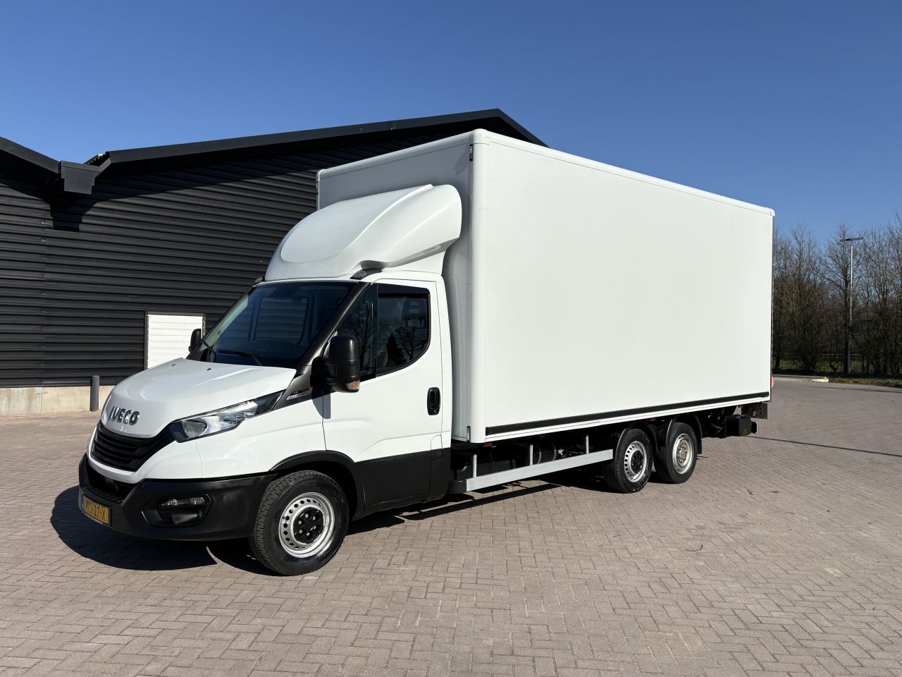 Be trekker Iveco Daily 35S18 Clixtar met laadklep 1000 kg (15 N1