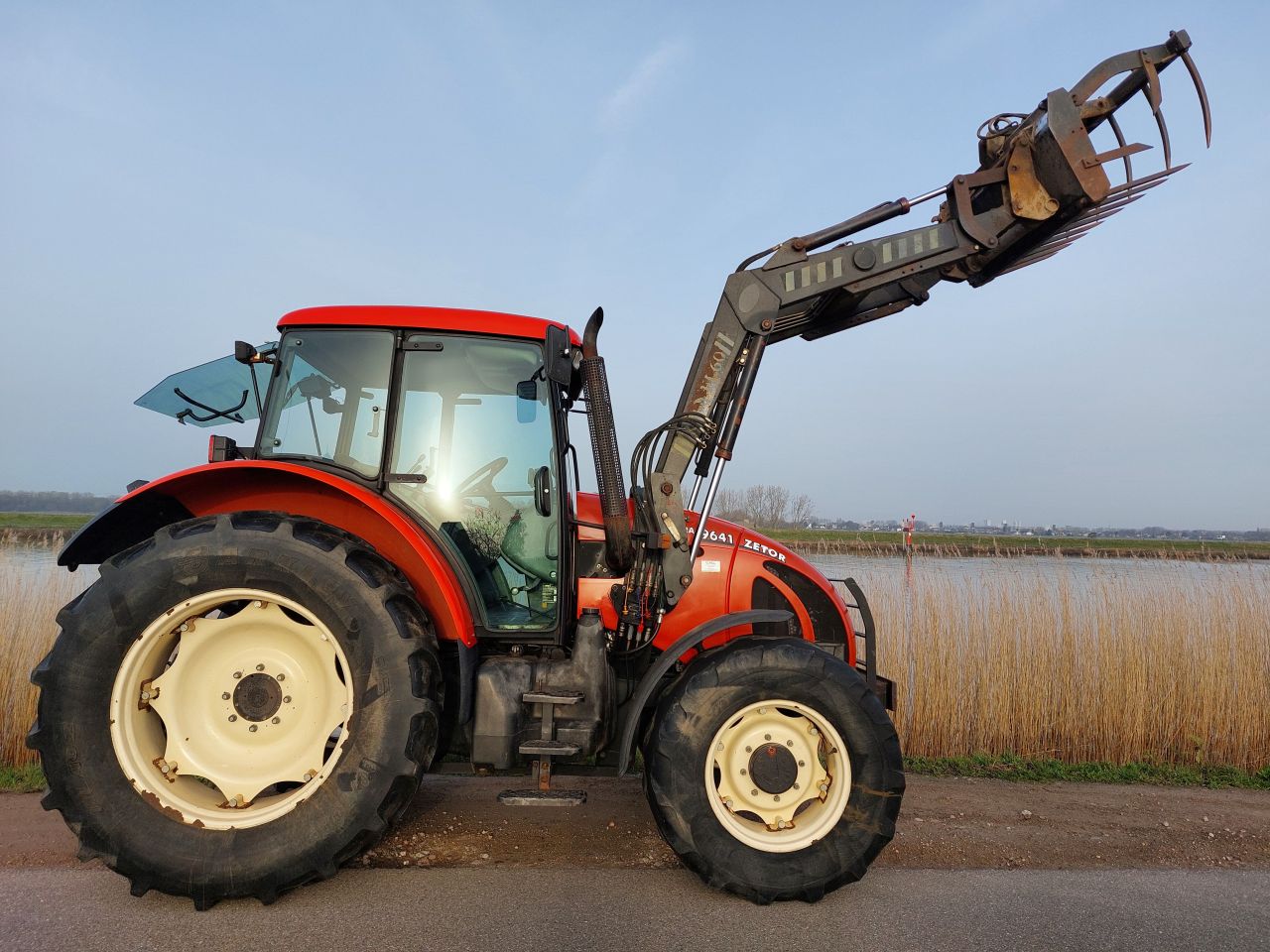 Zetor 9641 Forterra met voorlader