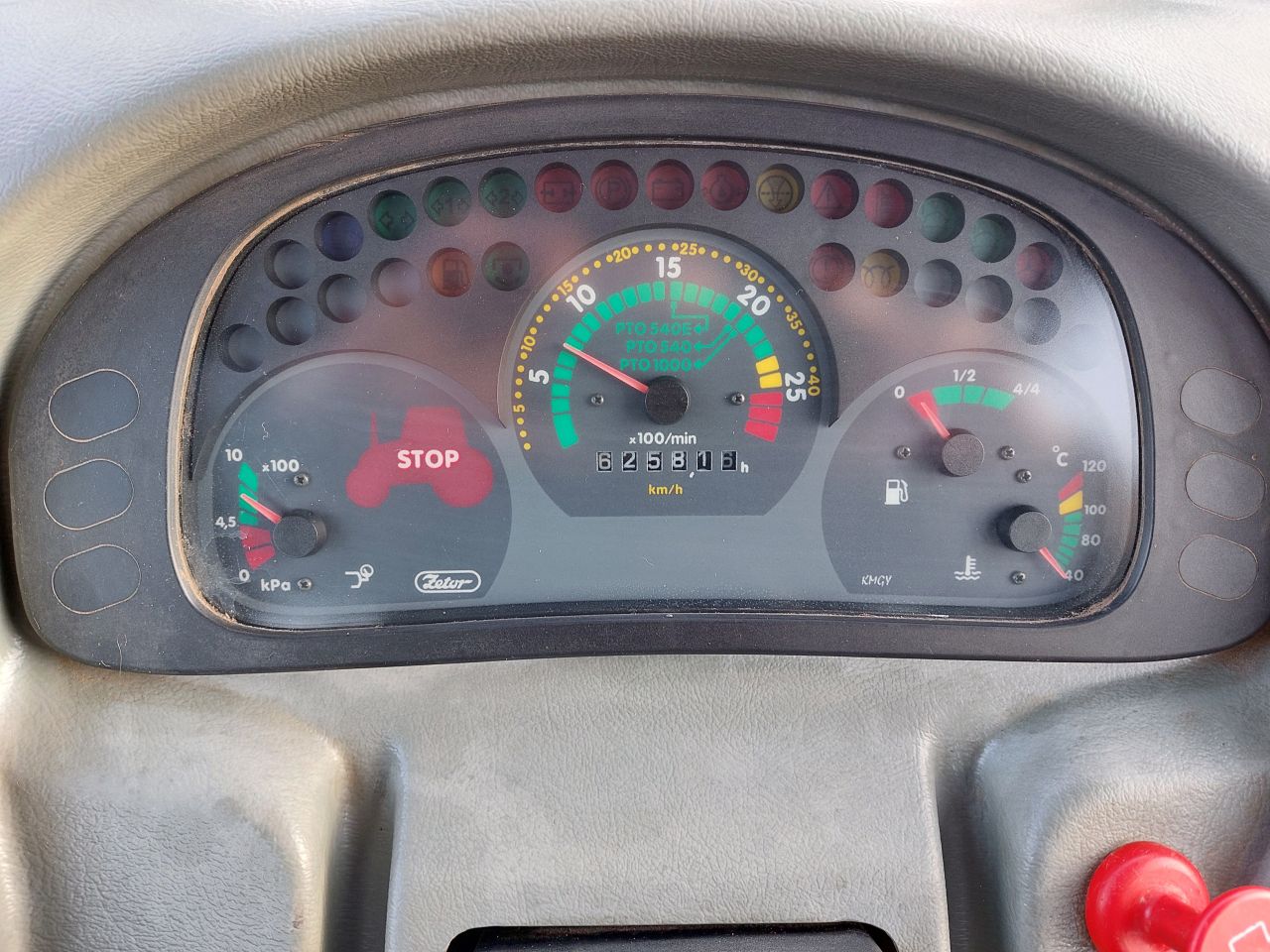 Zetor 9641 Forterra met voorlader