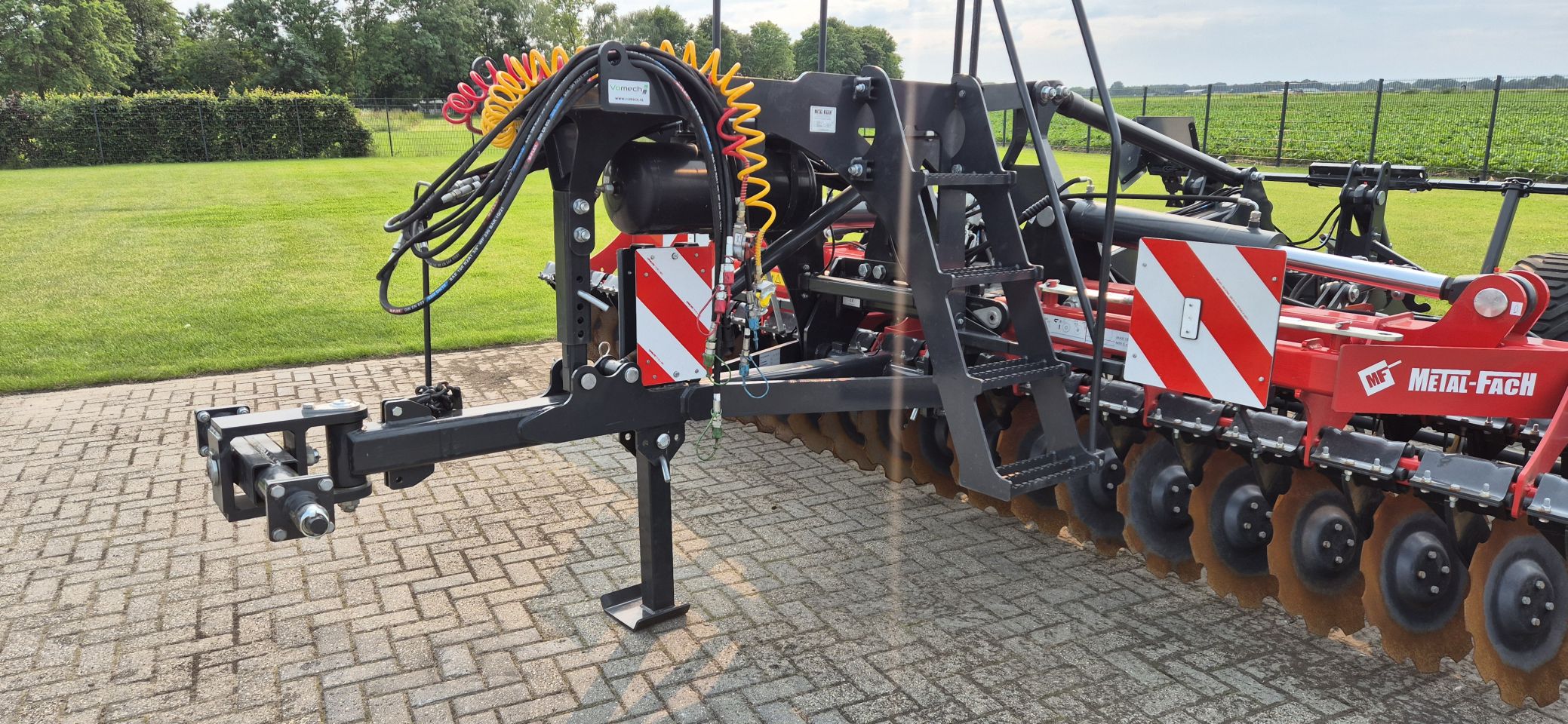 Metal-fach U710 6m Schijveneg, Demo, slechts 20ha gedaan!