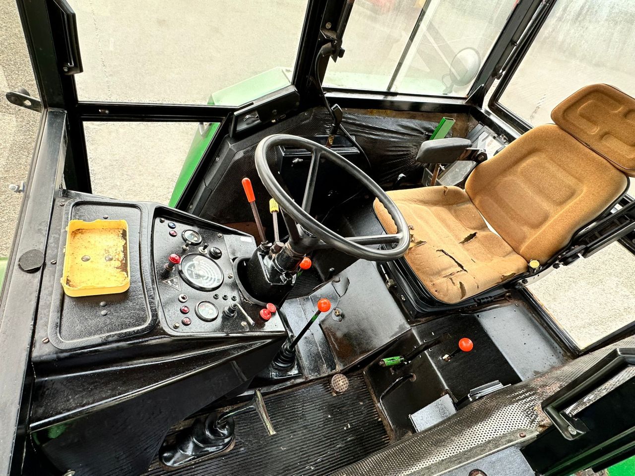 TE KOOP: zeer nette JOHN DEERE 2130