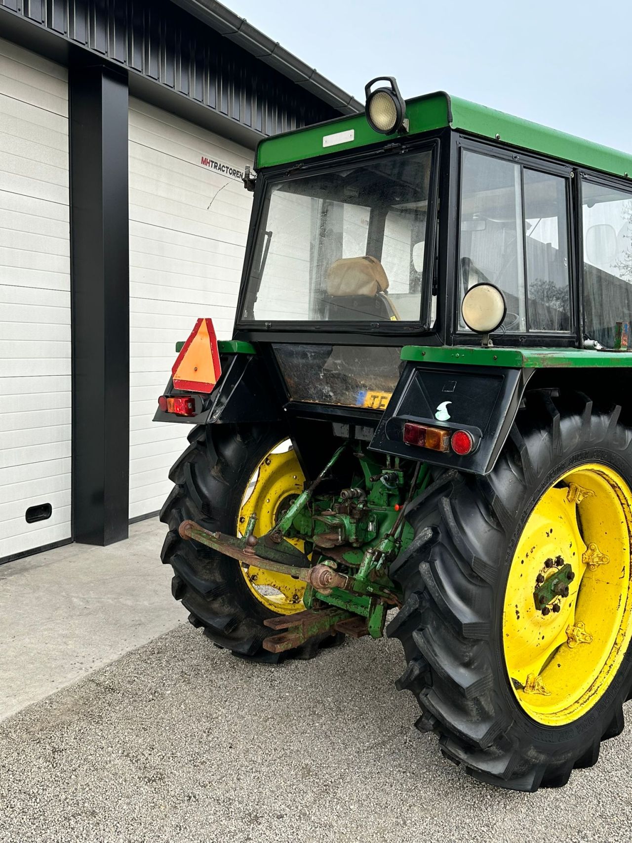 TE KOOP: zeer nette JOHN DEERE 2130