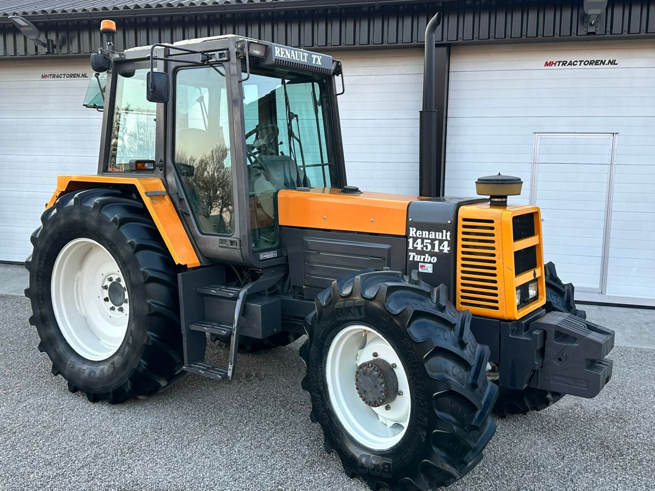 TE KOOP: zeer nette RENAULT 145-14