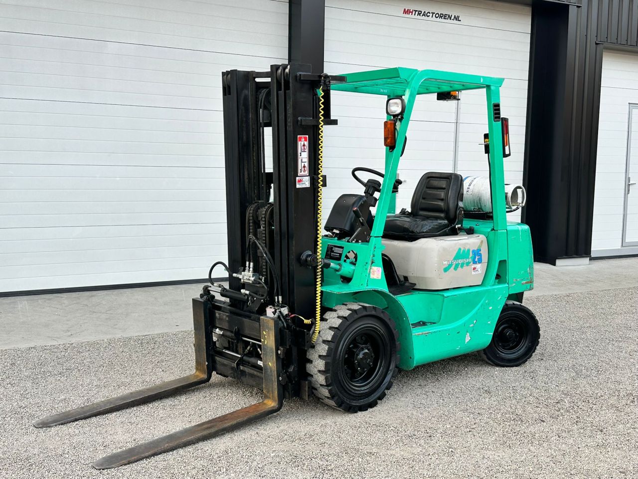 TE KOOP: zeer nette MITSUBISHI 2.5 heftruck