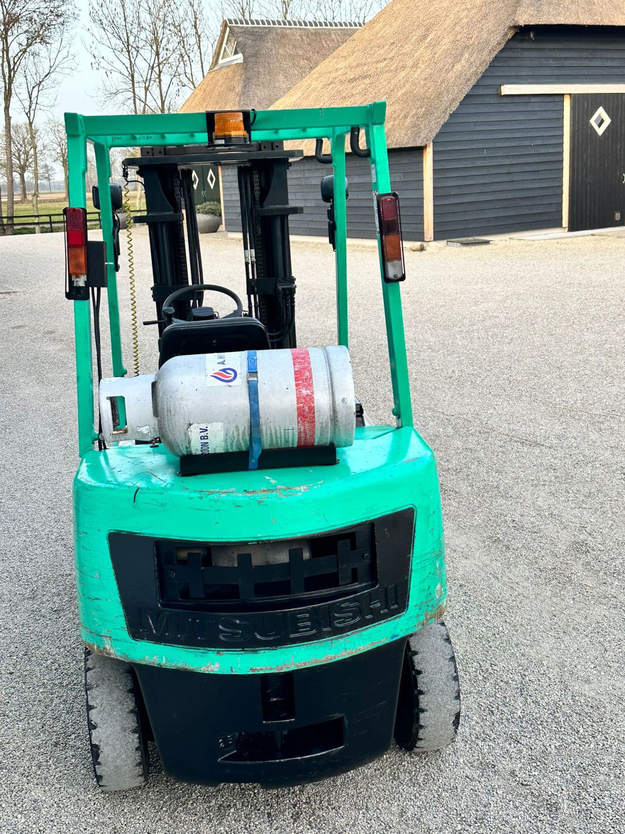 TE KOOP: zeer nette MITSUBISHI 2.5 heftruck