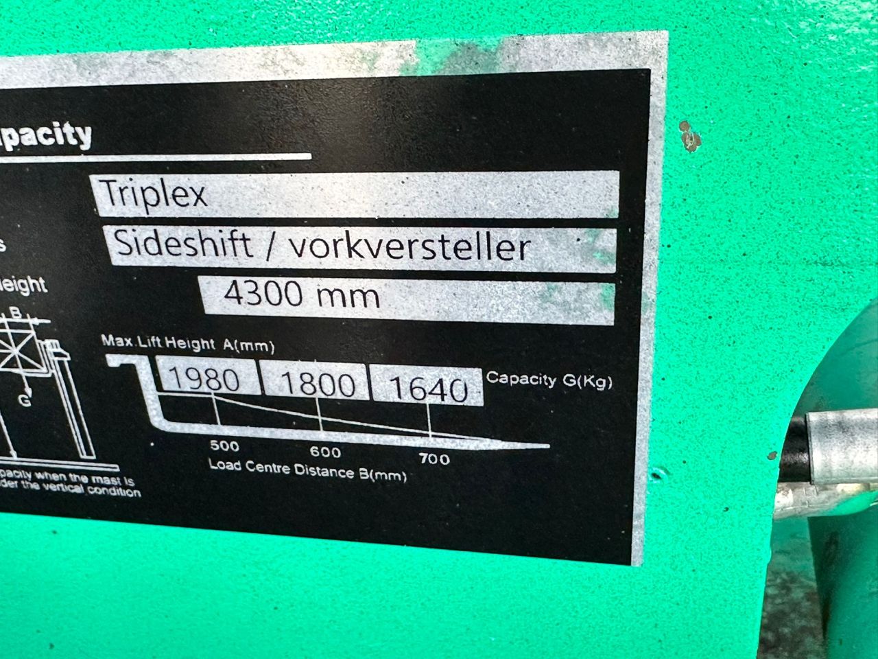 TE KOOP: zeer nette MITSUBISHI 2.5 heftruck