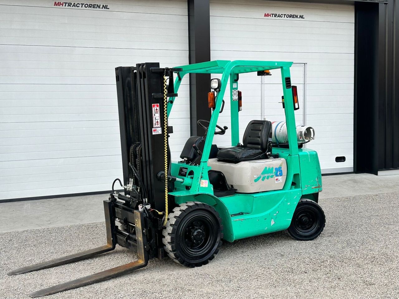 TE KOOP: zeer nette MITSUBISHI 2.5 heftruck