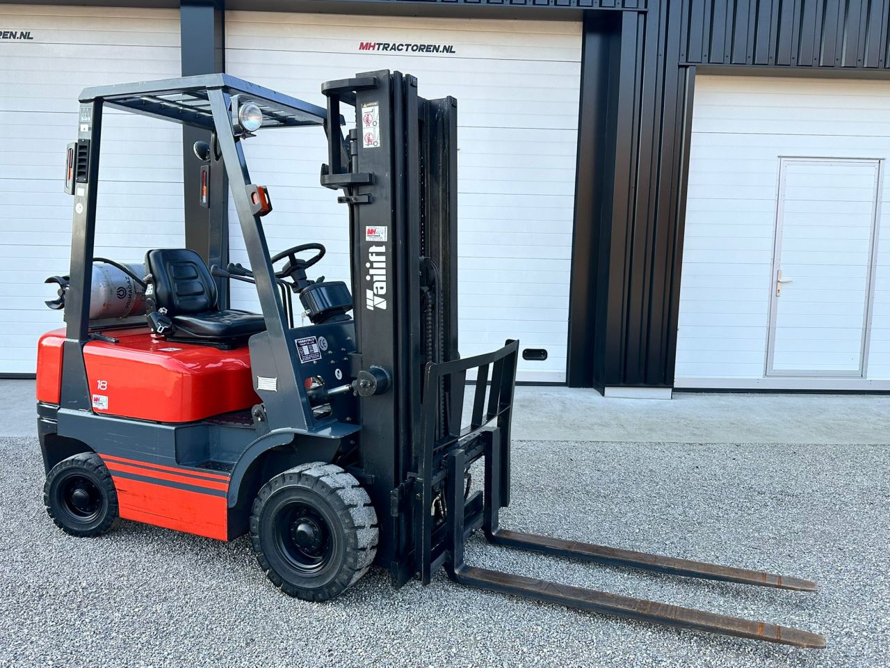 TE KOOP: zeer nette TAILIFT 1.8 heftruck