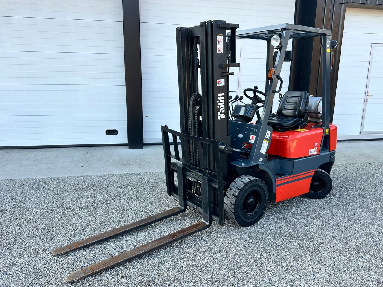 TE KOOP: zeer nette TAILIFT 1.8 heftruck