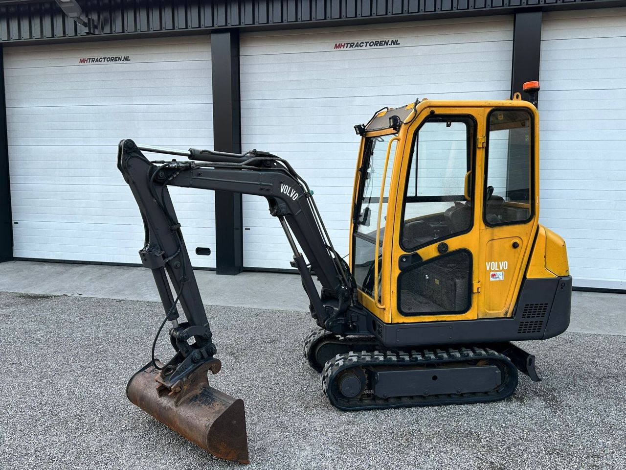 TE KOOP: zeer nette VOLVO EC-15 mini kraan