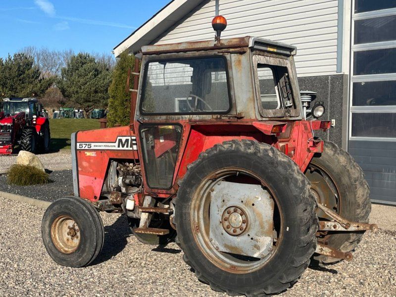 Massey Ferguson 575 8 gears model
