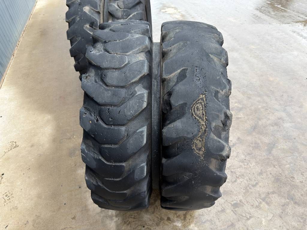 Bridgestone 1000 x 20 Set / 10.00 x 20: 4x2 Tyres