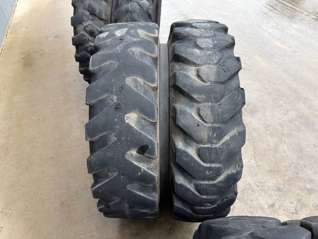 Bridgestone 1000 x 20 Set / 10.00 x 20: 4x2 Tyres