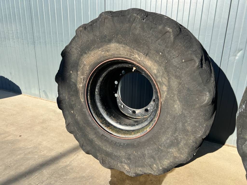 Michelin 445/70R19.5 incl. rim