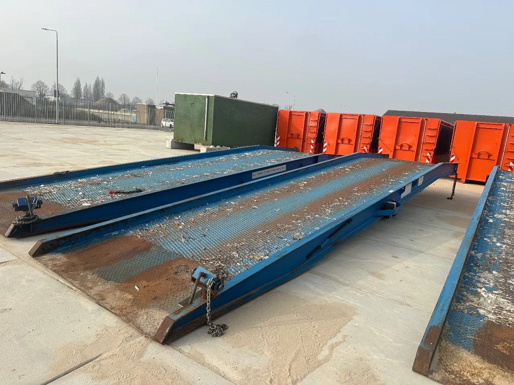 Overige 3x10 tons laadbrug weinig gebruikt