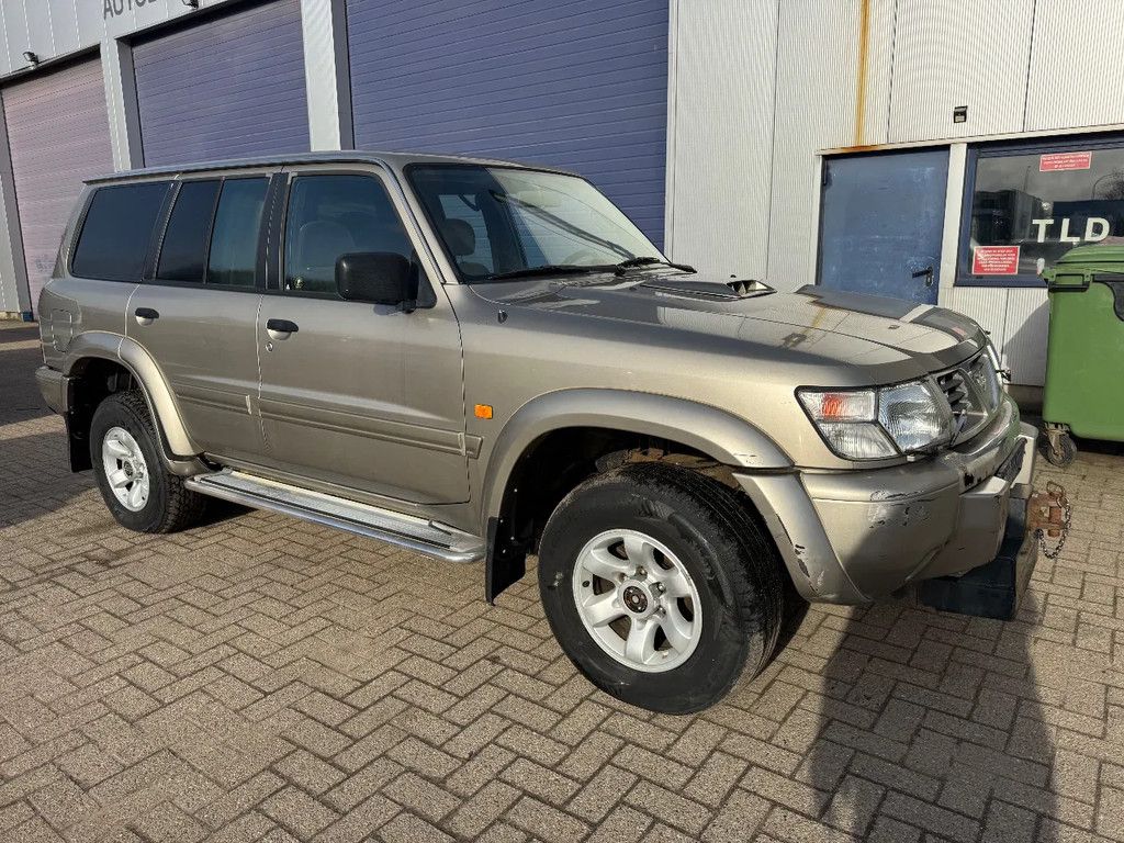 Nissan PATROL **3.0-AIRCO-LONG CHASSIS**
