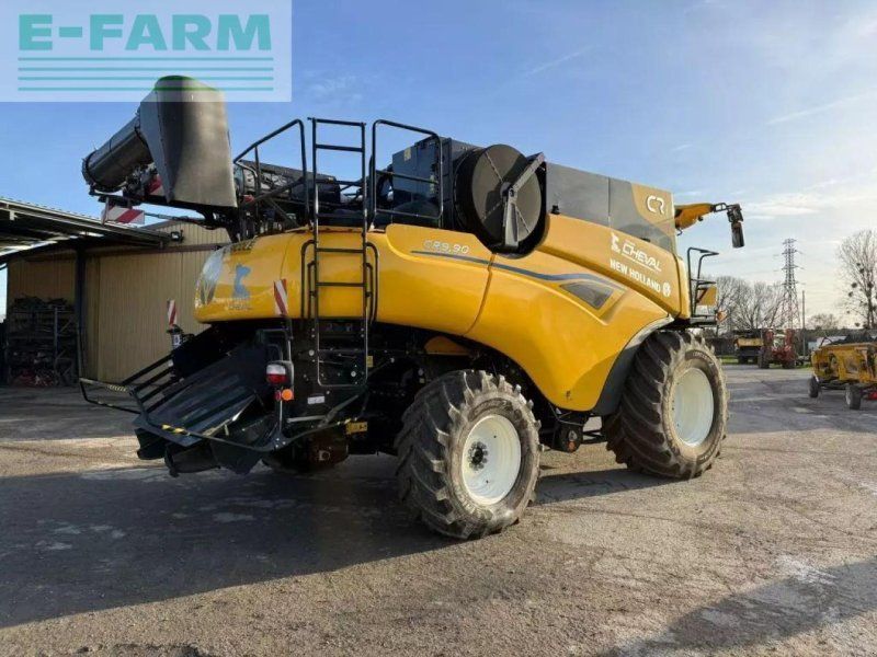 New Holland cr 9.90