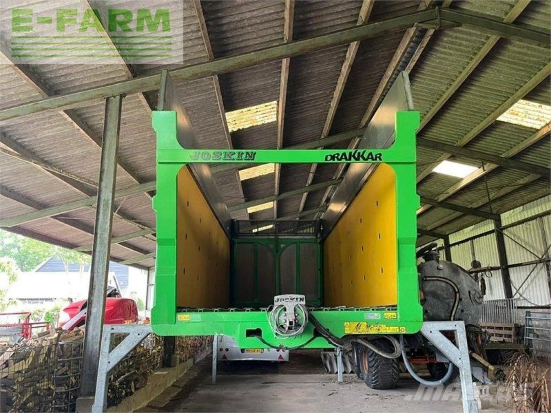 Joskin cargo chassis met tank en drakkar bak