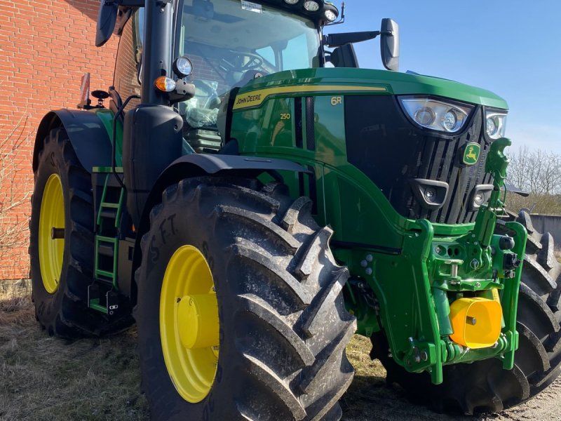 John Deere 6R250