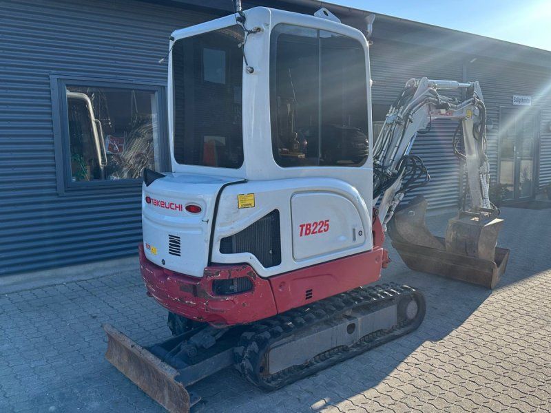 Takeuchi TB225