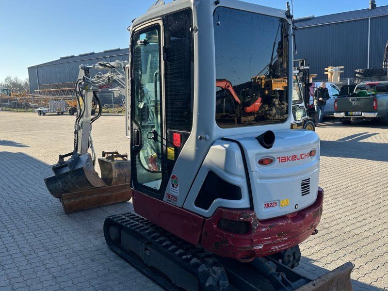 Takeuchi TB225