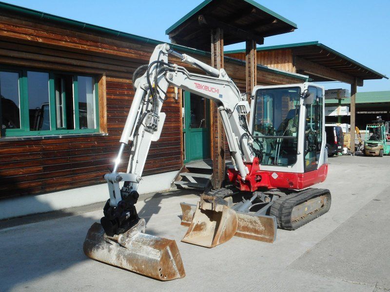 Takeuchi TB 235 (3.605kg) POWERTILT ( Zentralschmierung )