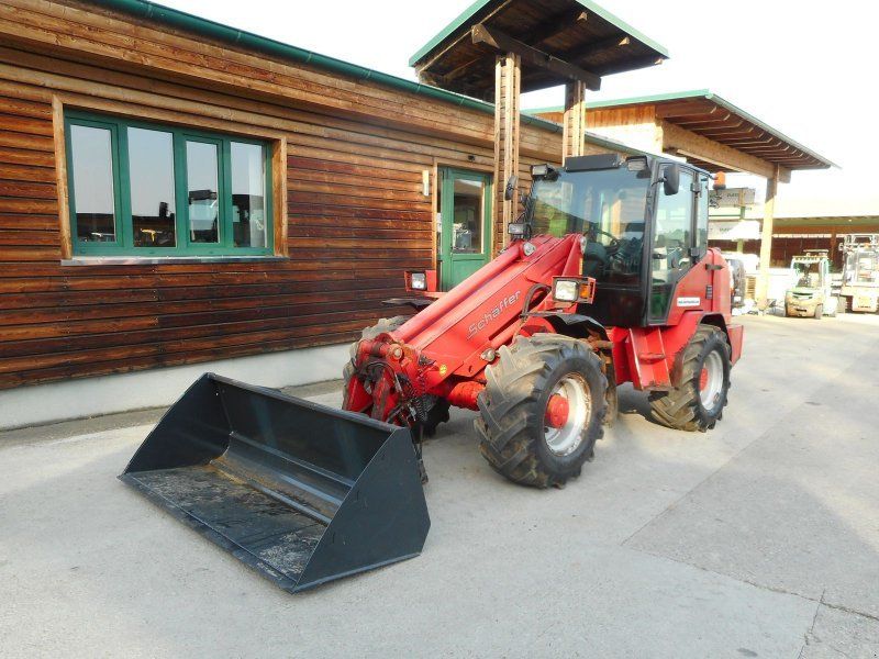 Schäffer 900 T ( 6 Tonnen ) mit Teleskoparm