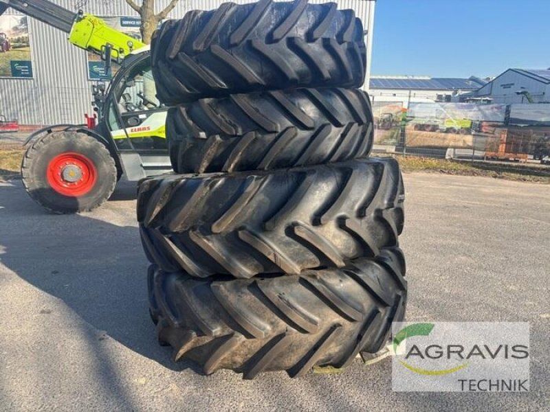 Taurus 520/70 R38 + 420/70 R28 Michelin